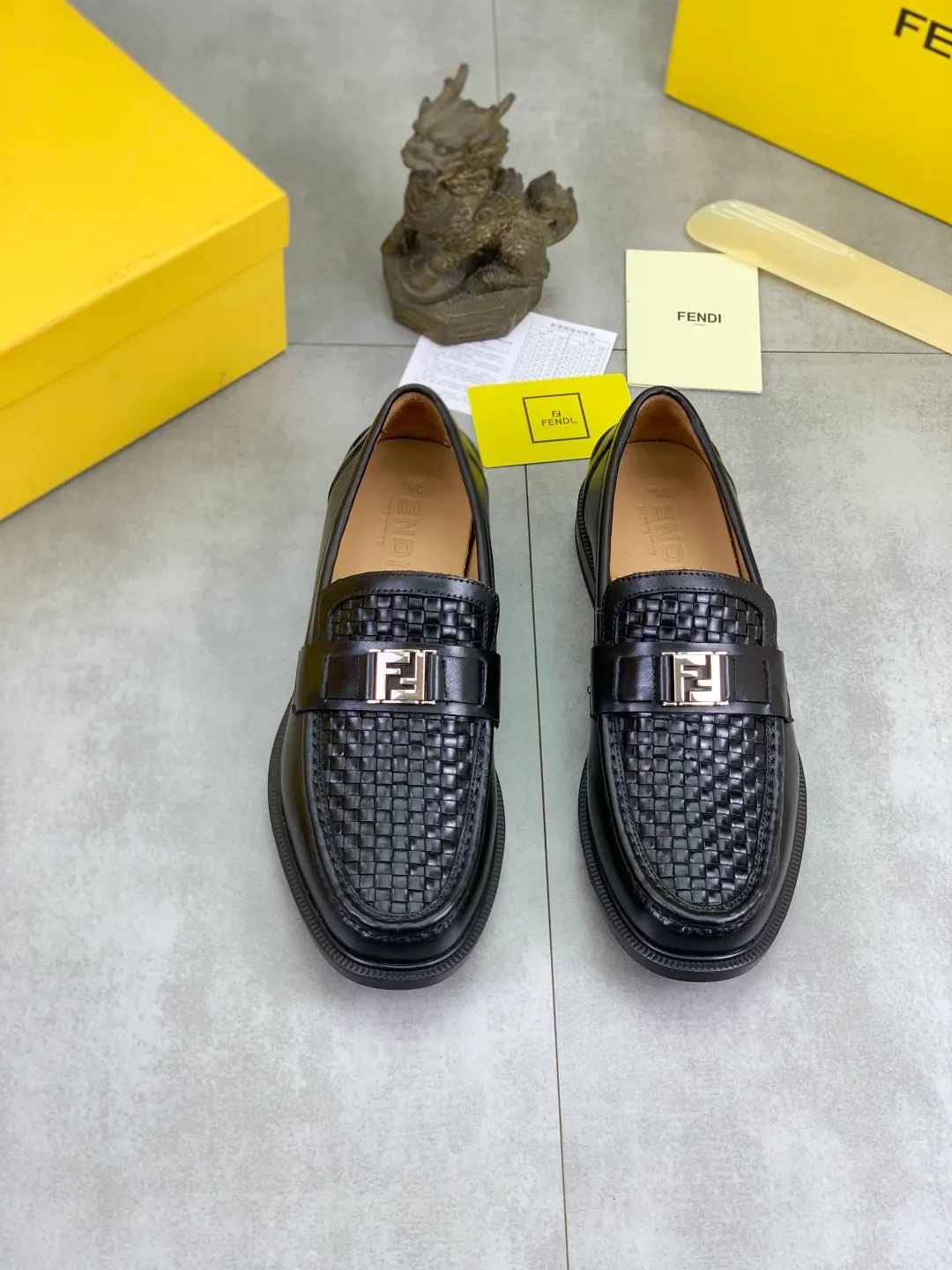 ​Men's shoes 💰P480💰[New model] Water dyed cowhide 🆘 The latest FENDI (Fendi) new casual leather shoes 🕶️🕶️Simple routing effect, showing an elegant and cool driving shoe 🎬Made of Italian 🇮🇹 imported calfskin + first-layer water-dyed cowhide lining🐂Excellent material🎬Detailed workmanship 🤗Comfortable foot feel➰➰. ​Pair it with any outfit to show your taste and temperament, low-key luxury ♻️Design ​simple and elegant ​noble and fashionable 🍃​Very loved and favored by trendy men 💓❤️Size: 38-44 2⃣️colors available